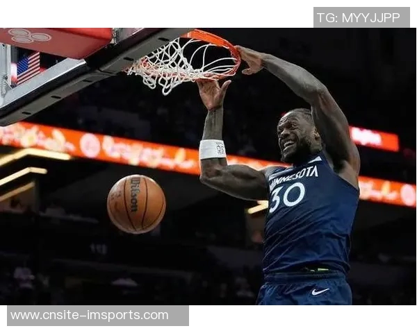 兰德尔半场表现稳定12投4中贡献13分5篮板1助攻状态回暖助力球队奋战